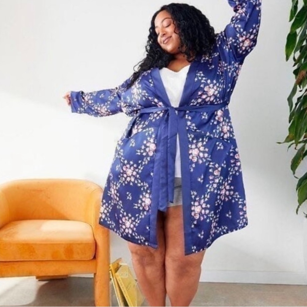 Morgan Lane x FabFitFun Allie Robe in navy floral print size Plus NWT 16-28 sexy